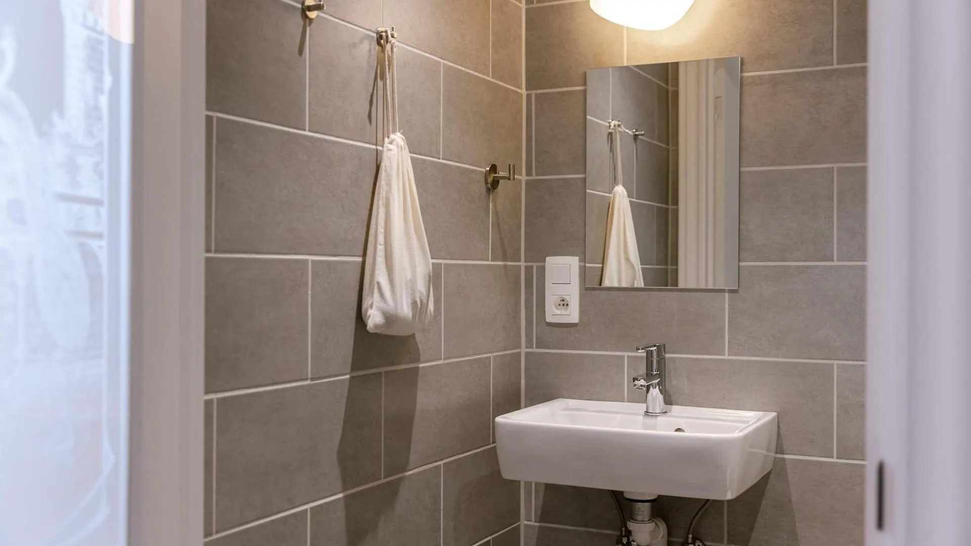 Huswell - Genthof - Room 2 Bruggy 0*,  Belgie